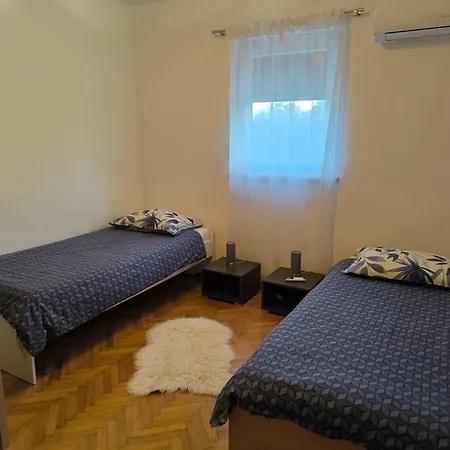 Apartment Tomas,,,spacious House With Private Parking,terrace,5g Internet,,,,, Zadar