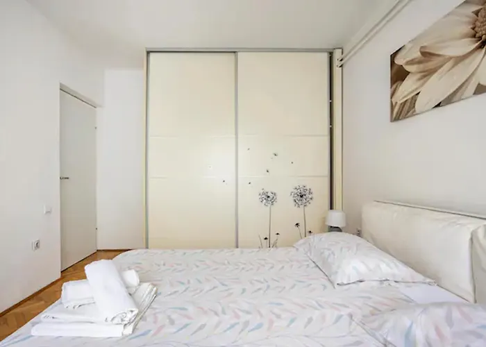 Tomas,,,spacious House With Private Parking,terrace,5g Internet,,,,, 扎达尔