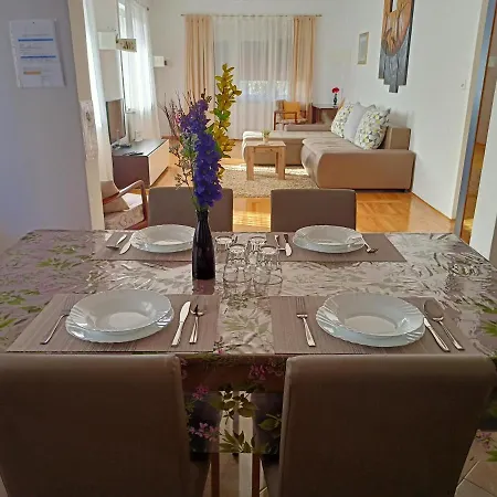Tomas,,,spacious House With Private Parking,terrace,5g Internet,,,,, Apartment *
