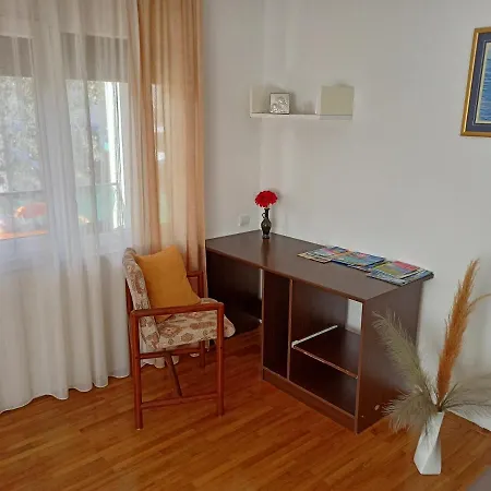 Tomas,,,spacious House With Private Parking,terrace,5g Internet,,,,, Apartamento Zadar