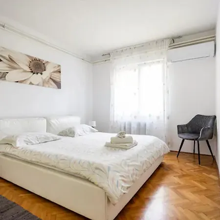 Apartment Tomas,,,spacious House With Private Parking,terrace,5g Internet,,,,, Zadar