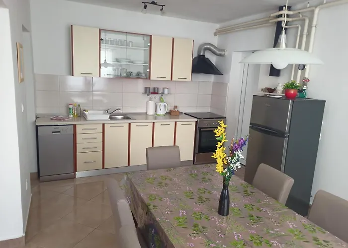 Tomas,,,spacious House With Private Parking,terrace,5g Internet,,,,, *